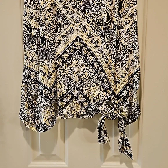 Lane Bryant NWT Navy and Yellow tank/workout top Size 18/20 - Picture 3 of 8